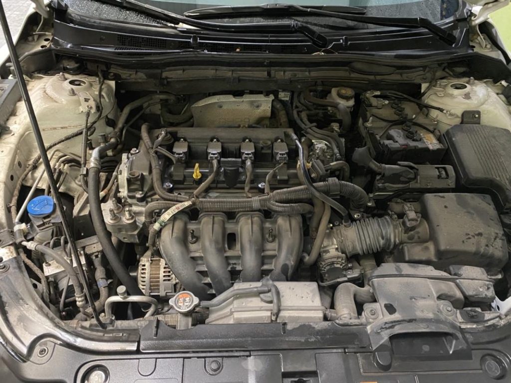 VỆ SINH KHOANG MÁY Ô TÔ CHUYÊN NGHIỆP