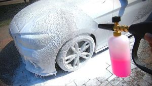 Đừng Rửa Xe Ngay! Đây Là Lý Do Bước ‘Pre-wash’ Sẽ Cứu Lớp Sơn Của Bạn
