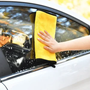 5 Bước Lau Kính Ô Tô Sạch Trong, Không Tì Vết Ai Cũng Làm Được